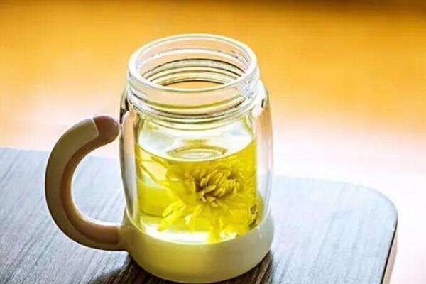 菊花茶的功效與作用及禁忌，清熱解毒、美容養(yǎng)顏