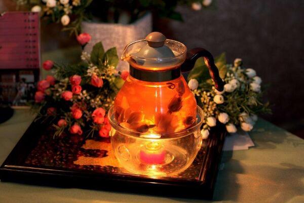 干玫瑰花泡水放幾顆，一杯茶五朵左右