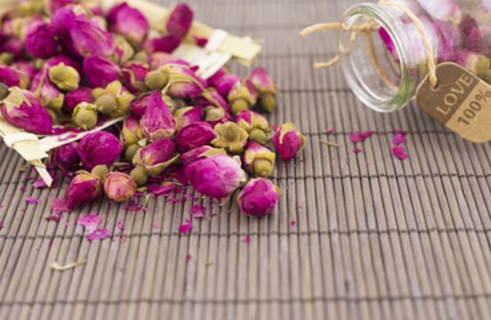 玫瑰花茶的功效與作用，美容養顏、促進新成代謝、減肥