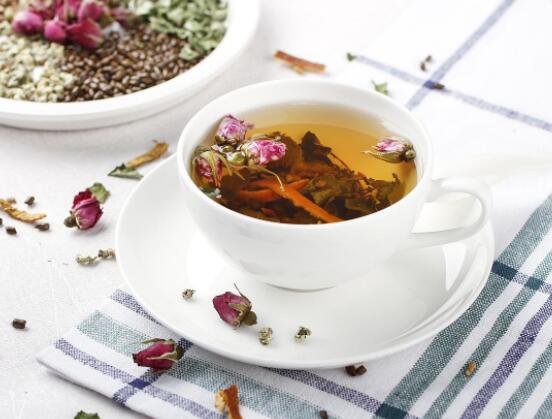 玫瑰花茶的功效，護膚防皺、增強身體機制、舒筋活血"